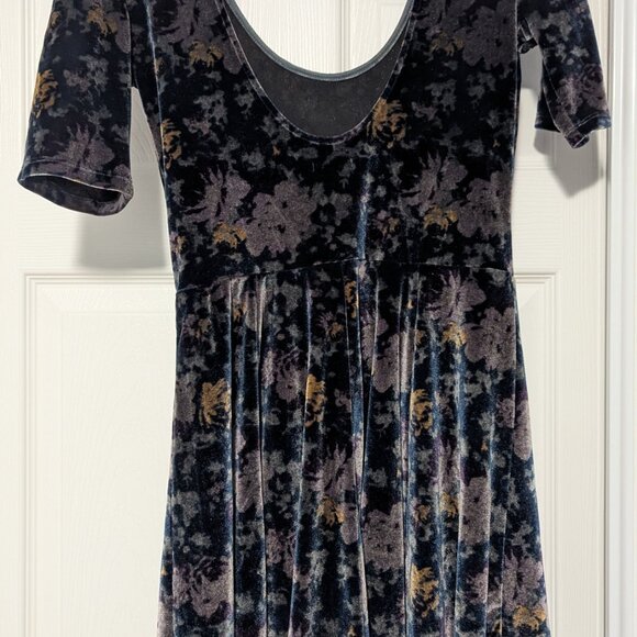 Kimchi Blue Floral Velvet Mini Dress Low Back Size Medium - Picture 3 of 4